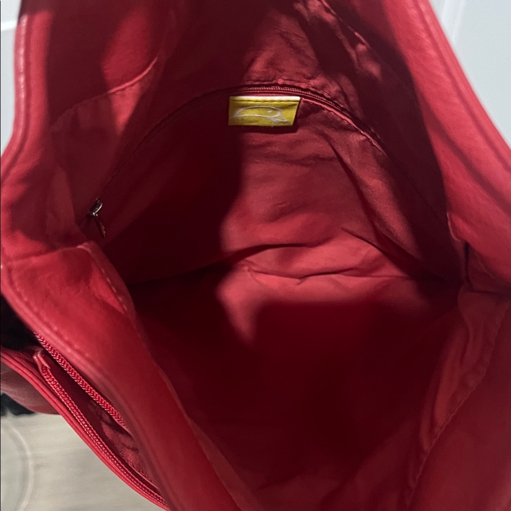 Elegant Mandarina Duck Red Leather Crossbody Bag - Picture 9 of 12